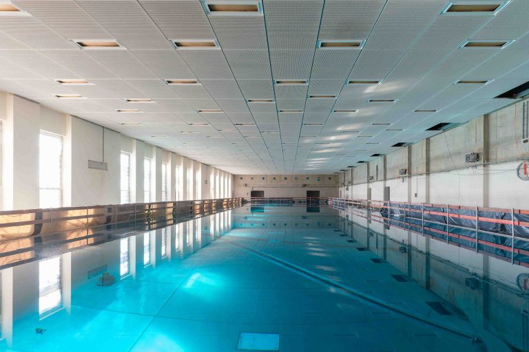 Schwimmhalle