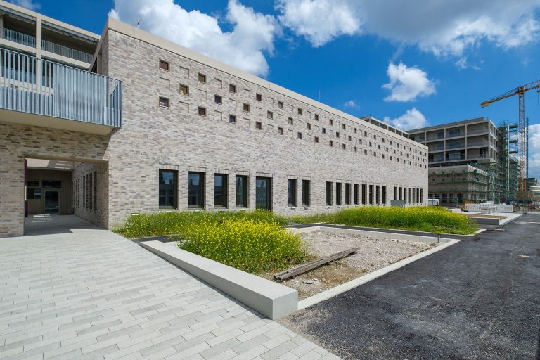 Pausenhof, Baustelle, Schulstandort Süd Neufreimann