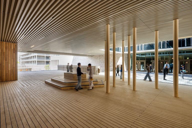 Pausenbereich Gymnasium Neufreimann
